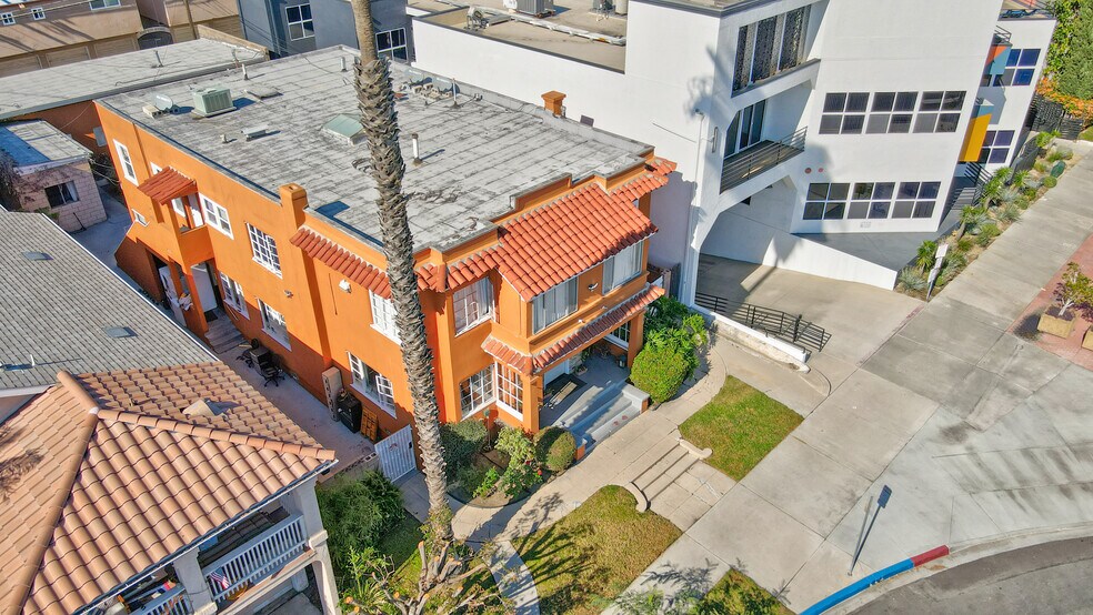 More Photos Of 4068 Centre St, San Diego Dormitory For Lease