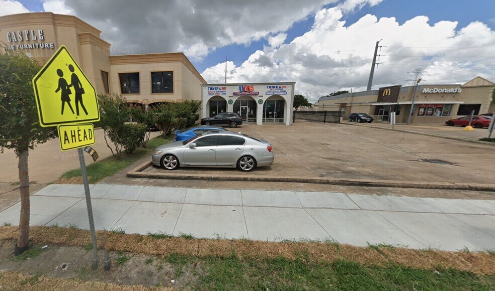 More Photos Of 3929 Fondren Rd, Houston Auto Repair For Lease