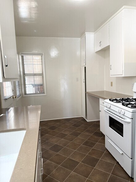 More Photos Of 143 Pomona Ave, Long Beach Apartments For Sale