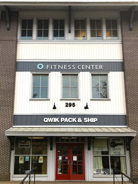 More Photos Of 295 Seven Farms Dr, Daniel Island Office For Lease