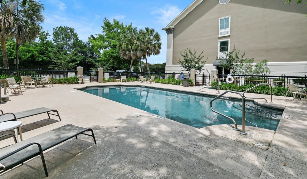 More Photos Of 19751 S Greeno Rd, Fairhope Hotel For Sale