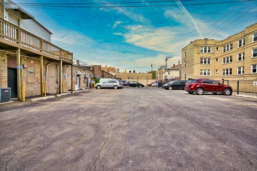 More Photos Of 3034-3040 W Montrose Ave, Chicago Apartments For Sale