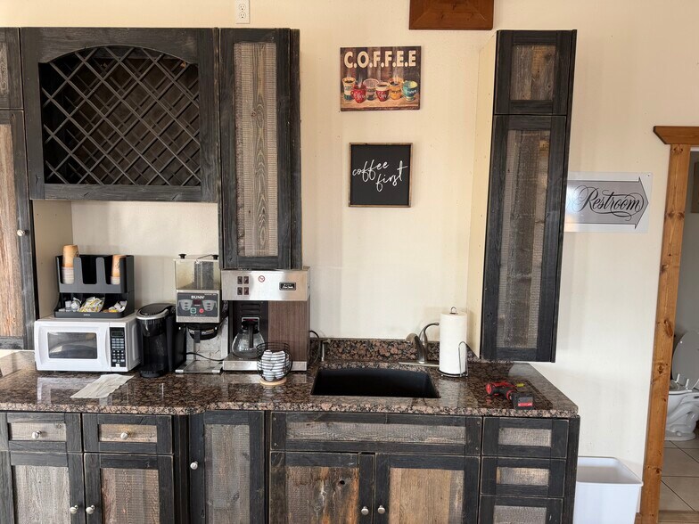More Photos Of 4 Larry Lozier rd, Boulder Hotel For Sale