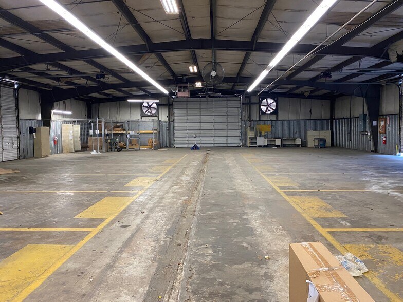 More Photos Of 1155 S Gloster St, Tupelo Flex For Sale