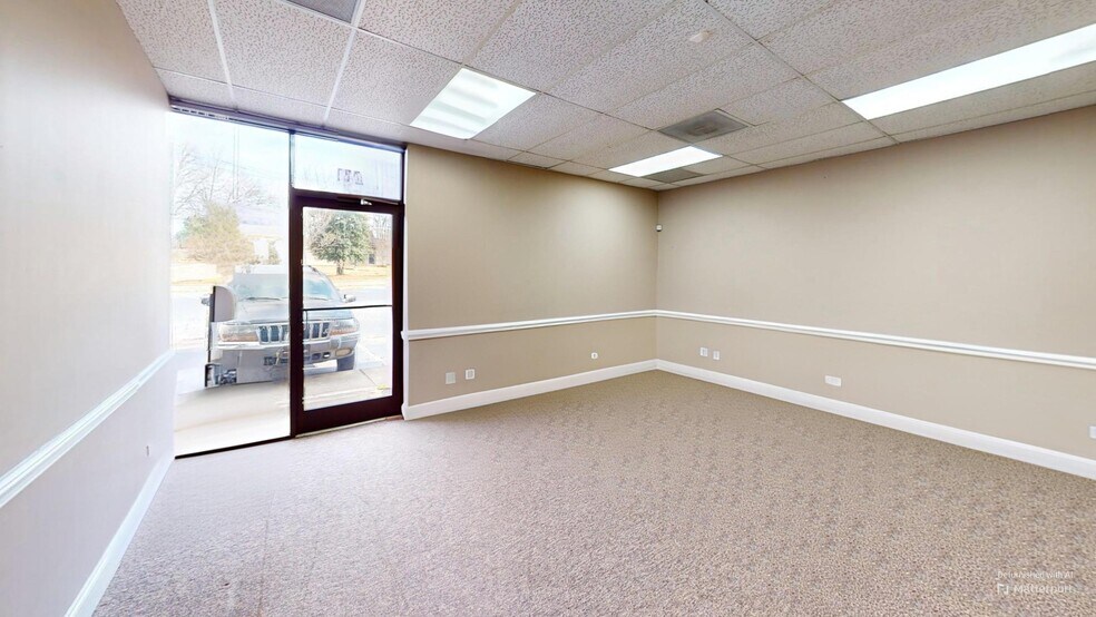 More Photos Of 4949 Albemarle Rd, Charlotte Office For Lease
