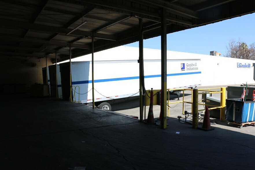 More Photos Of 129 S Grant St, Stockton Warehouse For Sale
