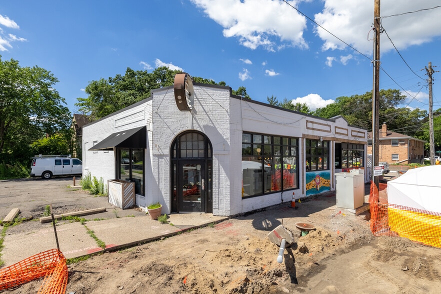 More Photos Of 2201-2205 44th Ave N, Minneapolis Restaurant For Sale