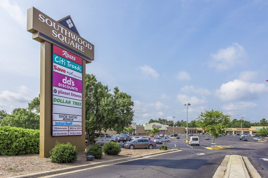 More Photos Of 2826-2850 S Main St, High Point Unknown For Lease