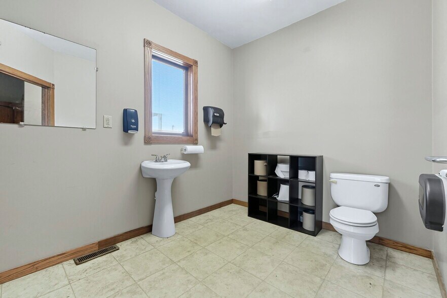 More Photos Of 1804 E Center St, Warsaw Loft Creative Space For Sale