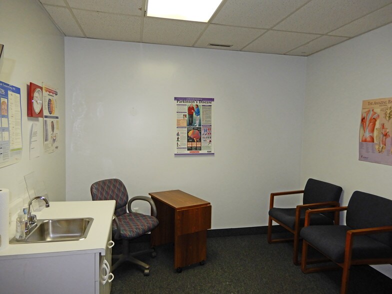 More Photos Of 25400-25430 Goddard Rd, Taylor Medical For Sale