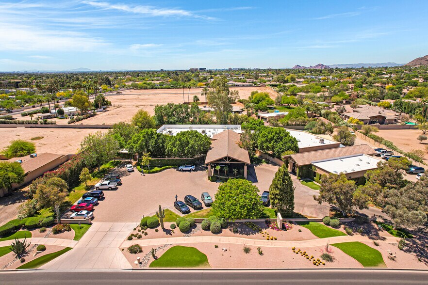 More Photos Of 6909 E Lincoln Dr, Paradise Valley Veterinarian Kennel For Sale
