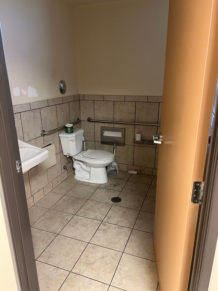 More Photos Of 1695 San Jacinto Ave, San Jacinto Medical For Lease