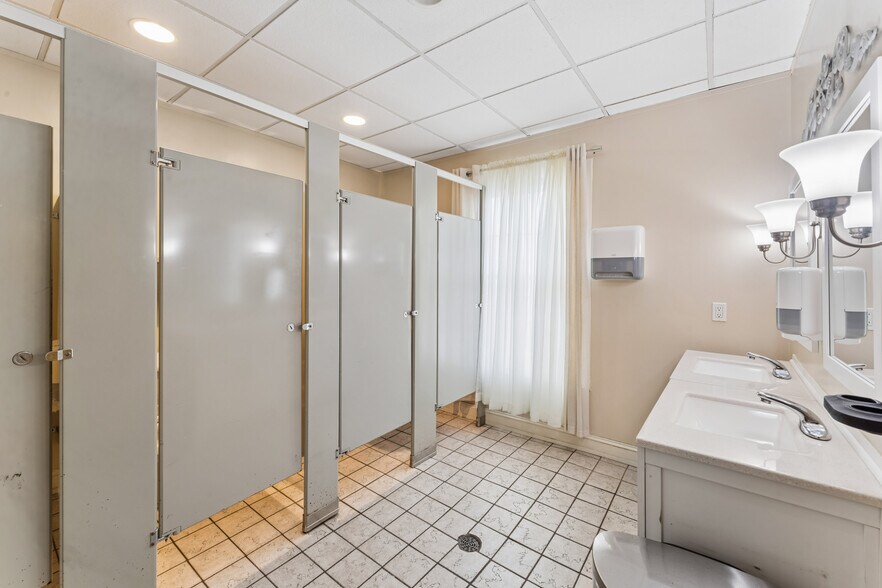 More Photos Of 62 Cove St, New Haven Specialty For Sale
