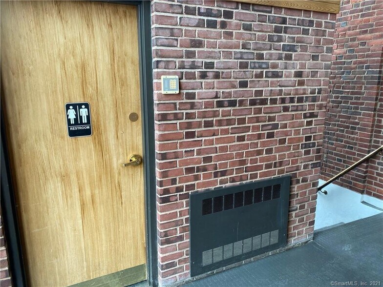 More Photos Of 385 Main St, West Haven Medical For Lease