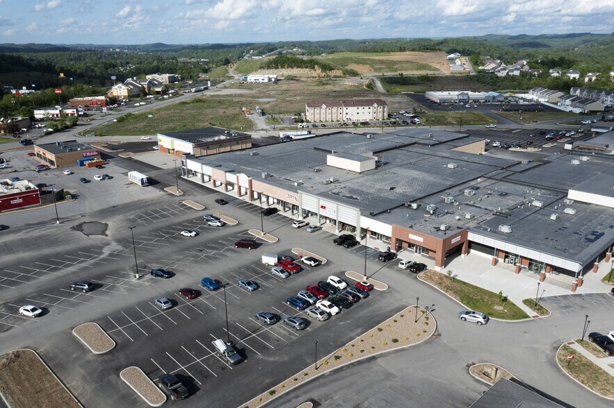 More Photos Of 2600 Middletown Commons, White Hall Storefront For Lease