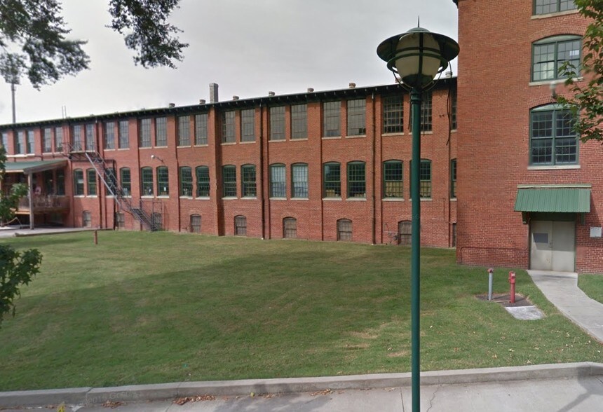 More Photos Of 205 Manufacturers Rd, Chattanooga General Retail For Lease