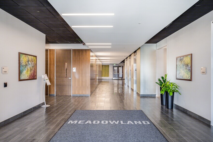 More Photos Of 10100 W Innovation Dr, Wauwatosa Office For Lease