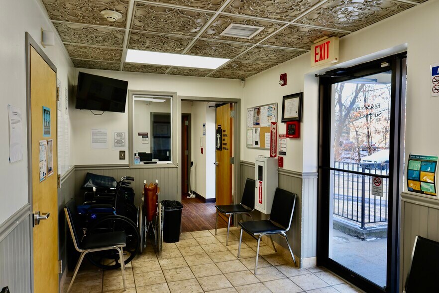 More Photos Of 727 Joralemon St, Belleville Office For Lease