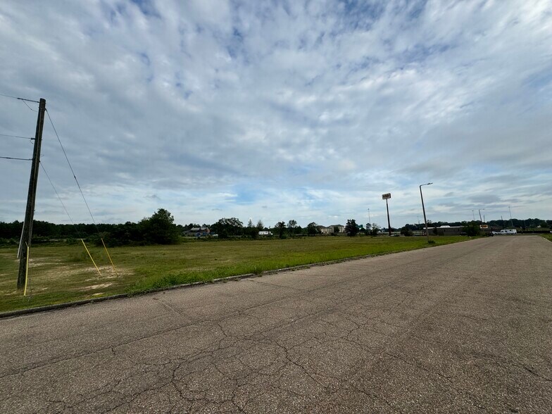 More Photos Of Campbell Loop & Broadacres Drive hwy, Hattiesburg Land For Lease