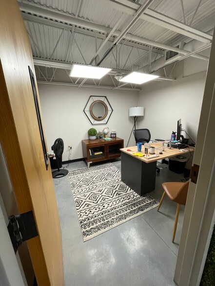 More Photos Of 1529 W North A St, Tampa Coworking Space