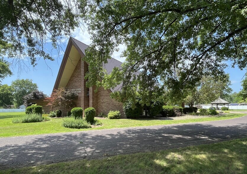 More Photos Of 1717 Highwood Ave, Pekin Office Residential For Sale