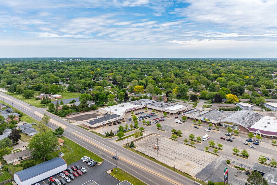 More Photos Of 2500 S Alpine Rd, Rockford Unknown For Lease