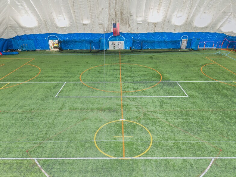 More Photos Of 901 Cannon Rd S, Dundas Sports And Entertainment For Sale