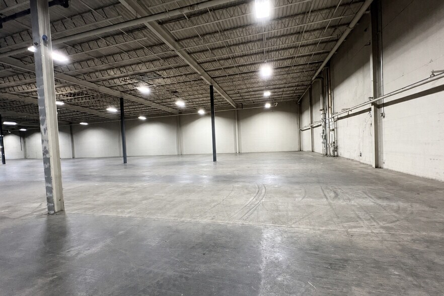 More Photos Of 30 Nutmeg Dr, Trumbull Flex For Lease