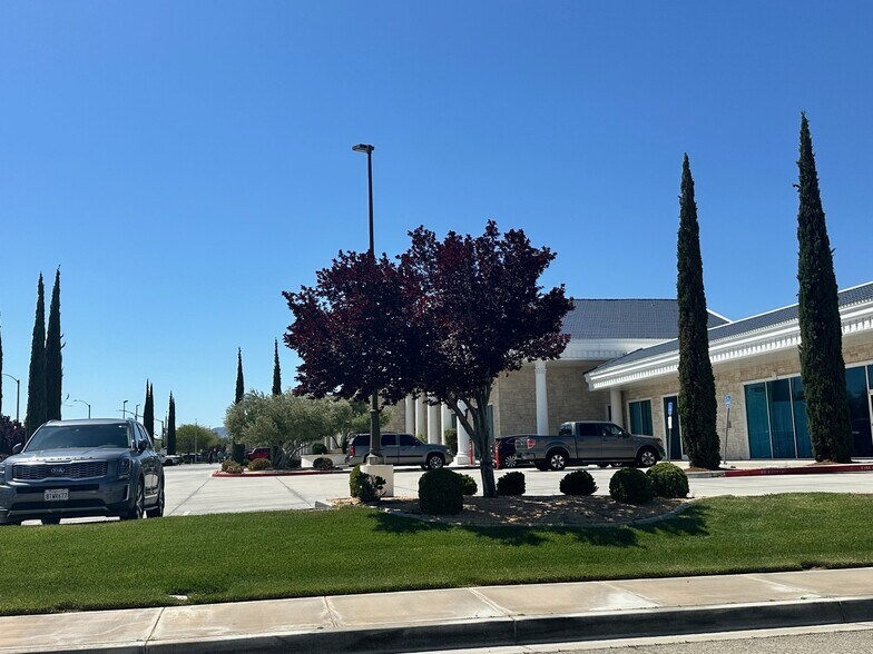 More Photos Of 42281 10th St W, Lancaster Office For Sale