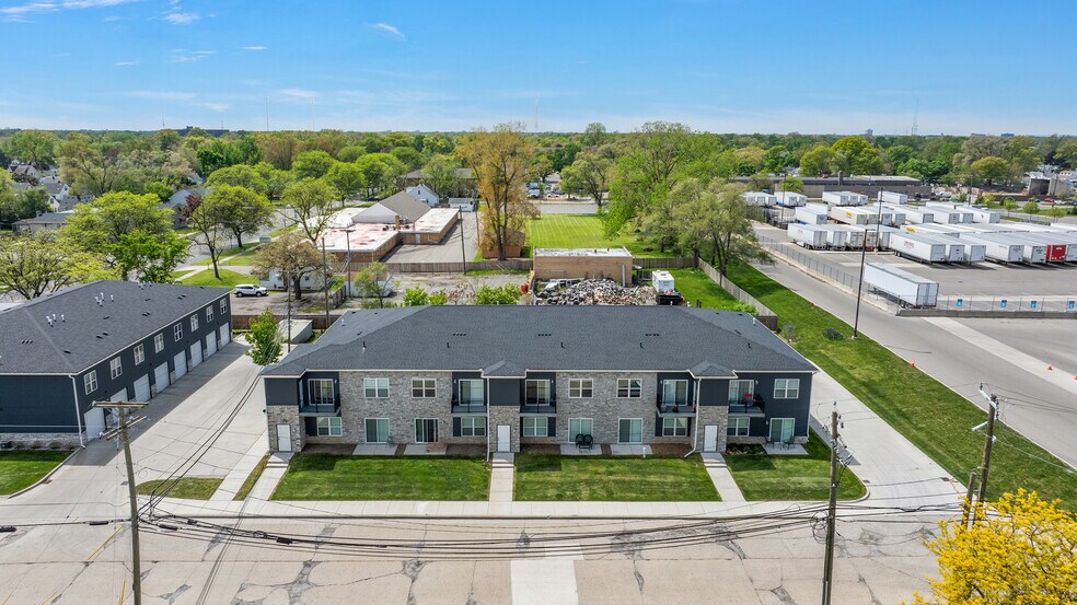 More Photos Of 1241-1251 E Woodward Heights Blvd, Hazel Park Apartments For Sale