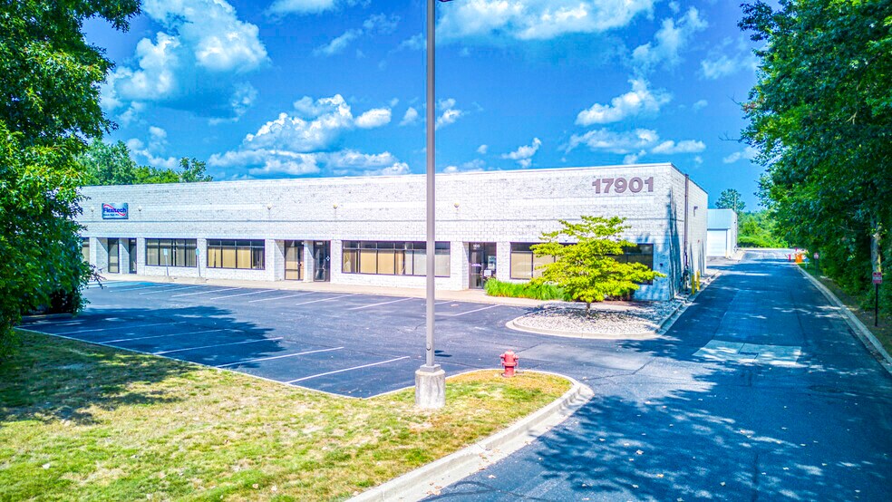 More Photos Of 17901 Woodland Dr, New Boston Unknown For Lease