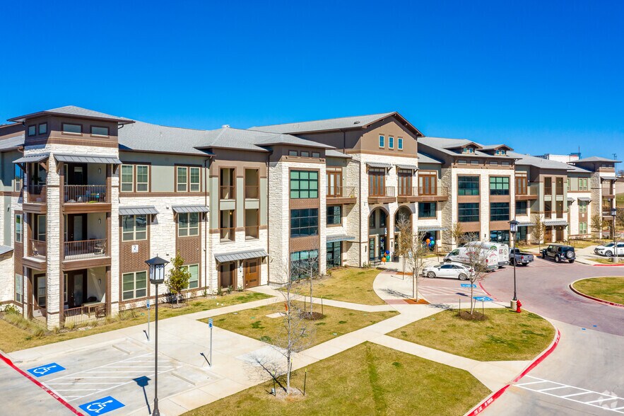 Primary Photo Of 900 Cinema Dr, Hudson Oaks Apartments For Lease