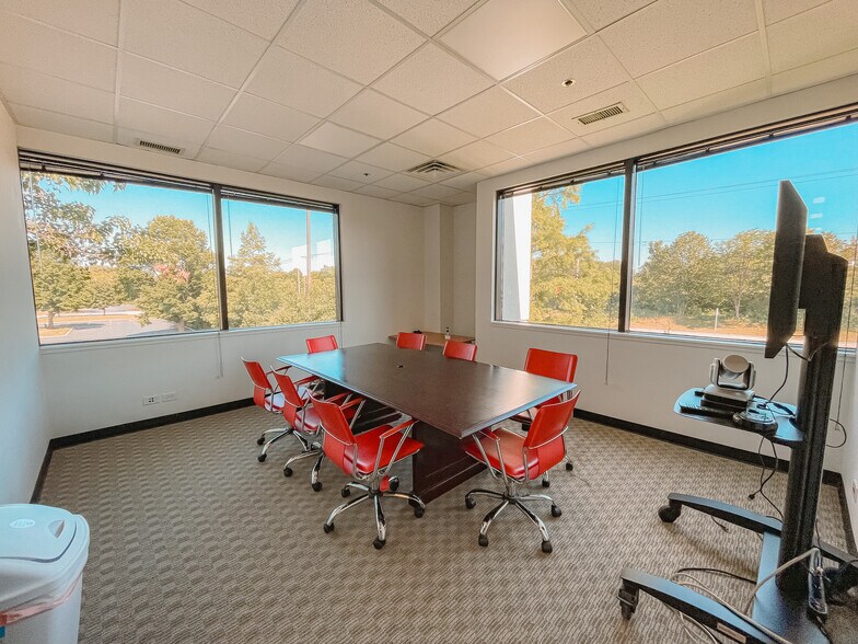 More Photos Of 105-195 W Central Rd, Schaumburg Loft Creative Space For Sale