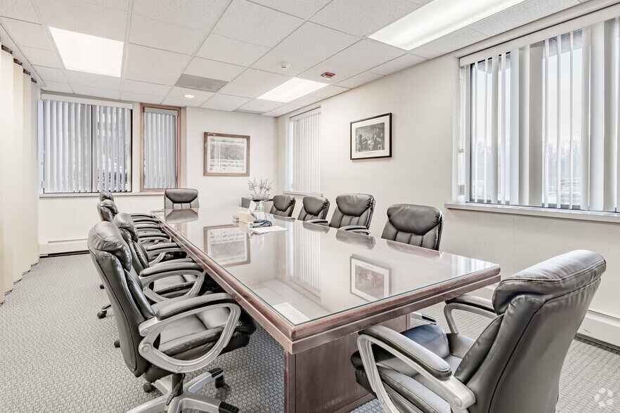 More Photos Of 156-158 Orange Ave, Walden Office For Sale