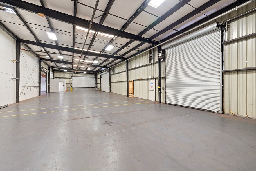 More Photos Of 21329 Nordhoff St, Chatsworth Distribution For Lease