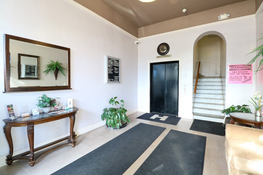 More Photos Of 320 Central Ave, Coos Bay Office For Sale