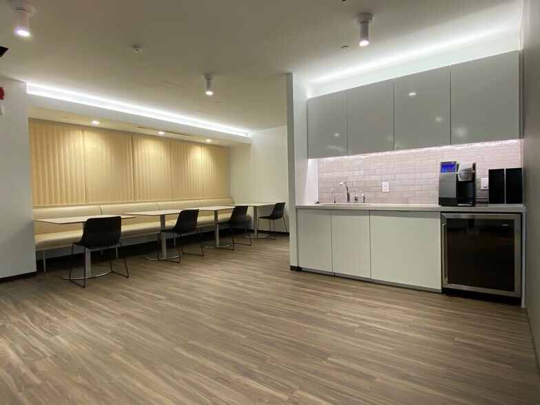 More Photos Of 1101 Vermont Ave NW, Washington Office For Lease