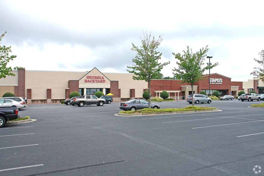 More Photos Of 945 N Point Dr, Alpharetta Storefront For Sale