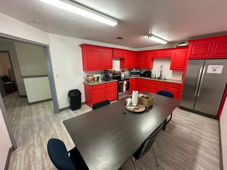 More Photos Of 2001 Crane Ave, Odessa Warehouse For Lease