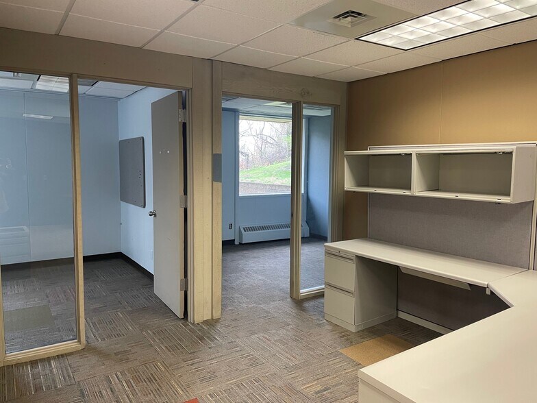 More Photos Of 4211 Glass Rd NE, Cedar Rapids Office For Lease