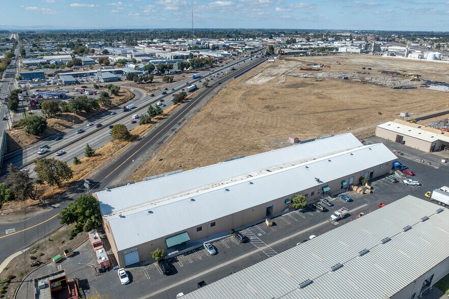 More Photos Of 615-621 Kansas Ave, Modesto Light Distribution For Lease