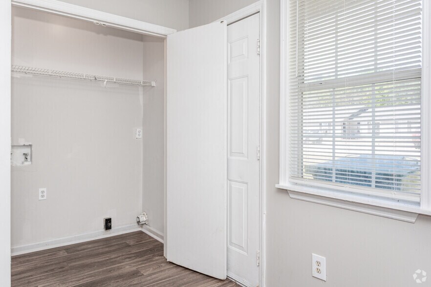 More Photos Of 1008 Blakely Ct, Albany Multifamily For Sale