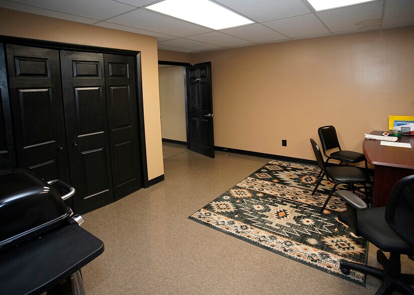 More Photos Of 9947 Brooklyn Rd, Brooklyn Freestanding For Sale