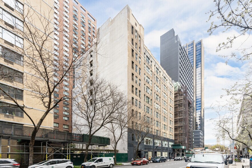 More Photos Of 33 W 60th St, New York Coworking Space