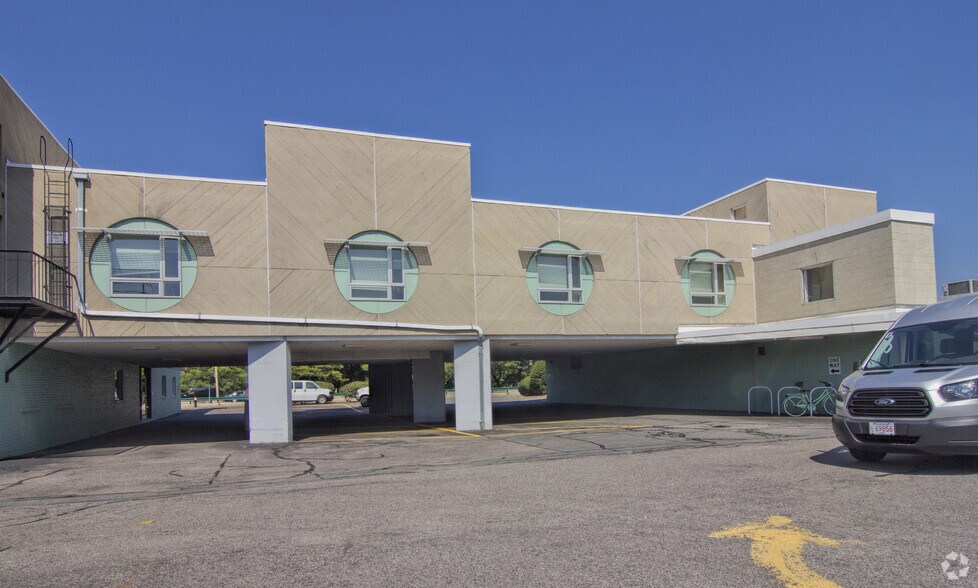 More Photos Of 1300 Soldiers Field Rd, Brighton Office For Lease