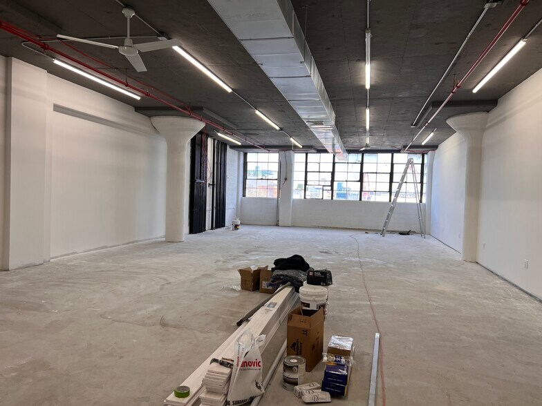 More Photos Of 218 Newell St, Brooklyn Manufacturing For Lease