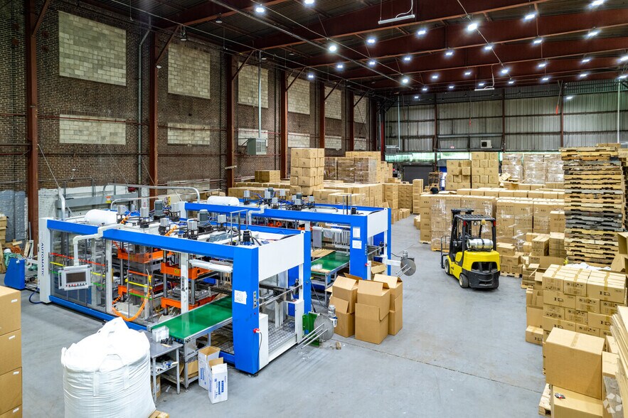 More Photos Of 300 Jefferson St, Camden Warehouse For Lease