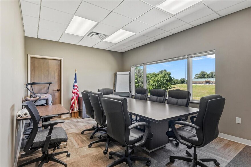 More Photos Of 103 Centre Dr, Petersburg Office For Sale