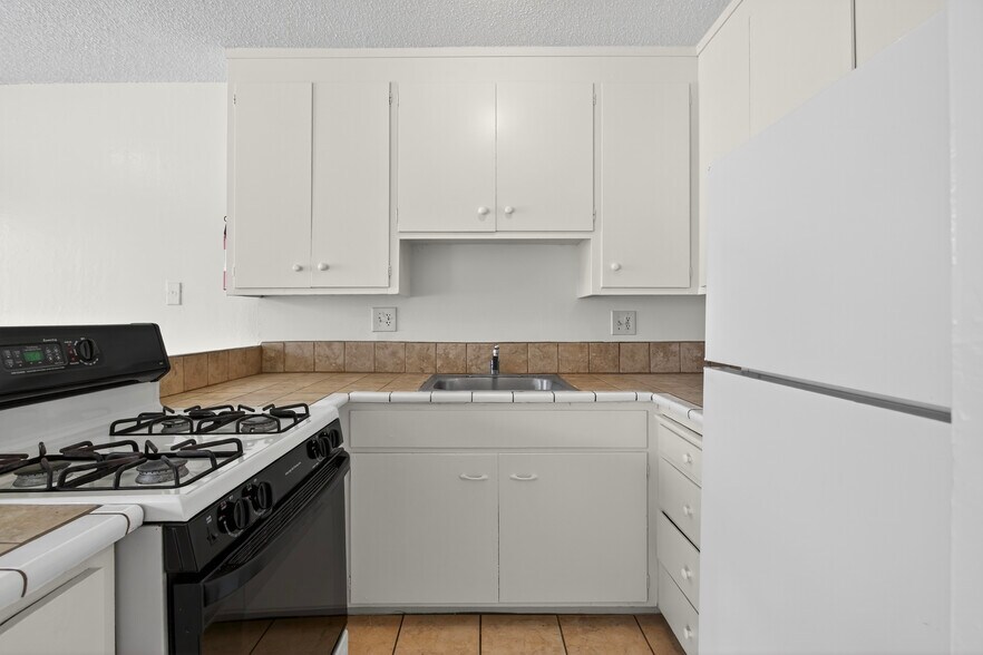 More Photos Of 2125 10th Ave, Oakland Apartments For Sale