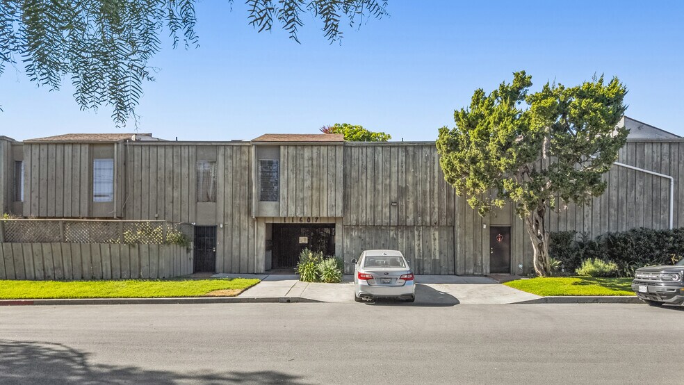 More Photos Of 11607 Acama St, Studio City Apartments For Sale